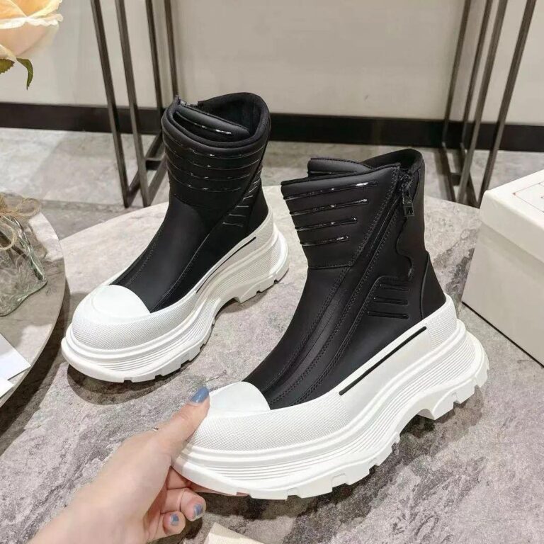 Shop for trendy shoes and boots from the best online store. Get the latest styles and enjoy the comfort and style of these high-quality boots.
