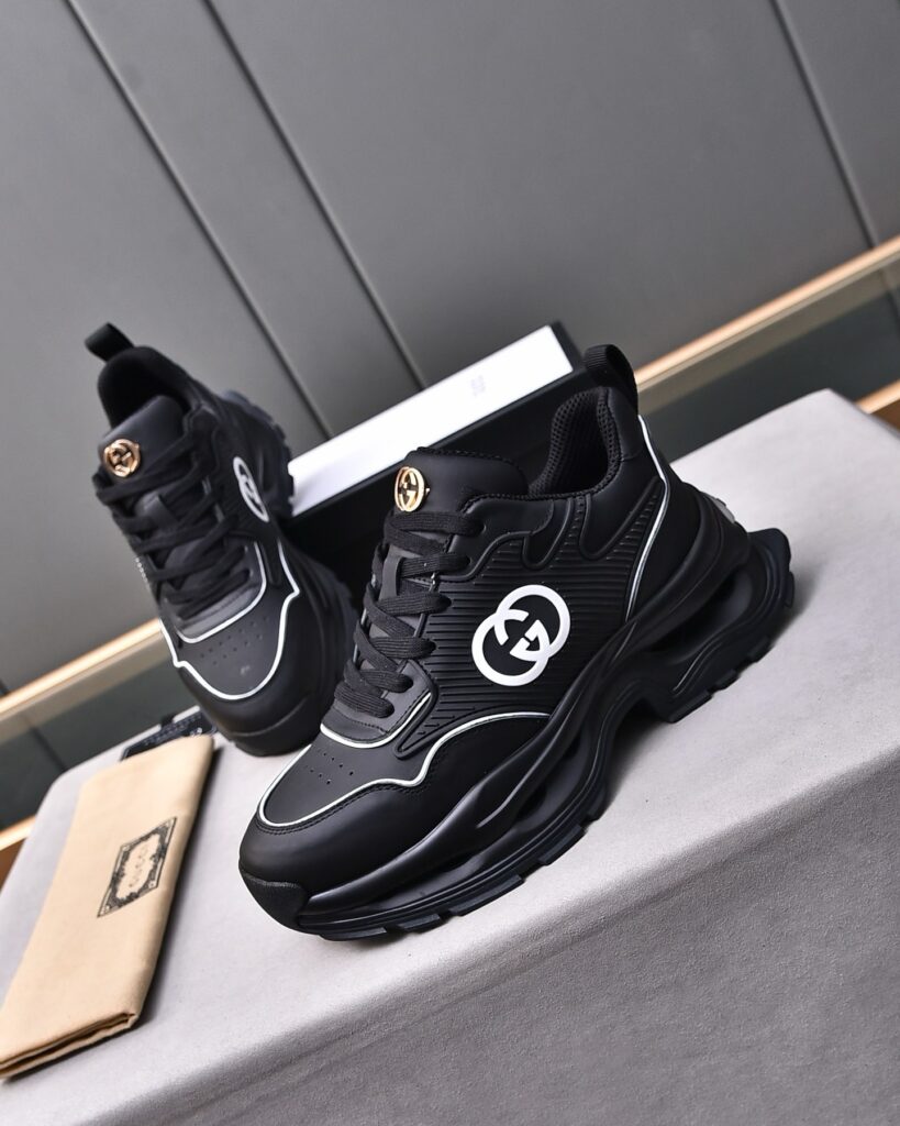 Shop for trendy shoes and sneakers in Ghanian. Get the GAP brand for a stylish and comfortable look.