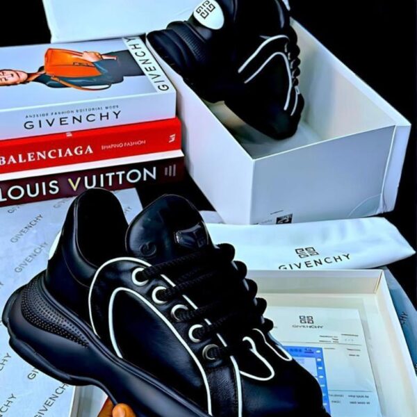 Sneakers in a box, showcasing the GIVENCY brand logo and the product type. The image also highlights the sneakers' design and features, emphasizing their comfort and style.