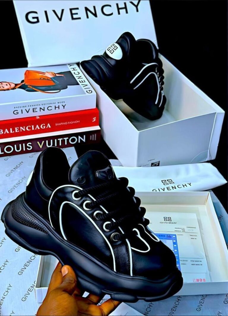 Sneakers in a box, showcasing the GIVENCY brand logo and the product type. The image also highlights the sneakers' design and features, emphasizing their comfort and style.