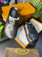 Sneakers, loafers, and moccasins in black leather, perfect for everyday wear. Available in a range of styles and colors.