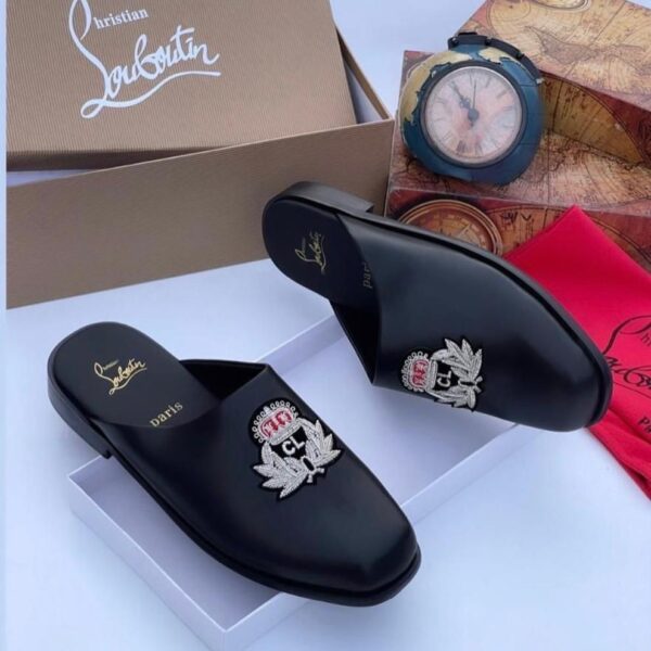 Premium Black Leather Embroidered Crest Mule Shoes for Men – Slip-On Casual Luxury Slide